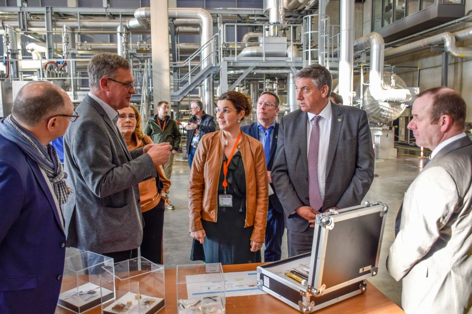 Flemish PM Visits VITO LignoValue Pilot