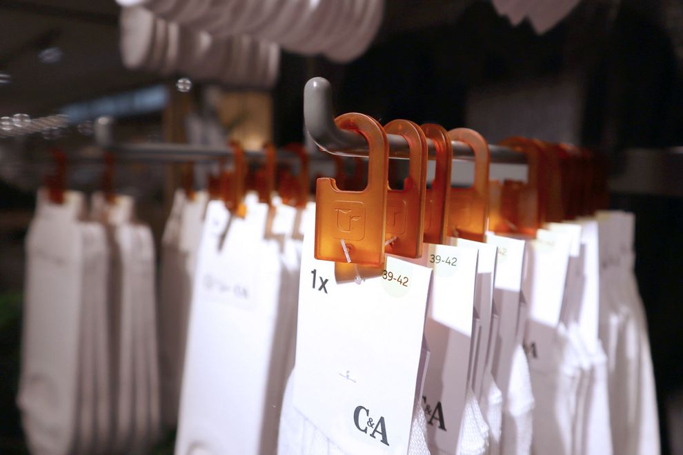 C&A and Traceless Materials Partner on Bioplastic Hooks