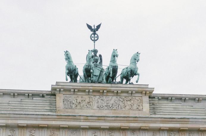 sculptures on top of brandemburg gate